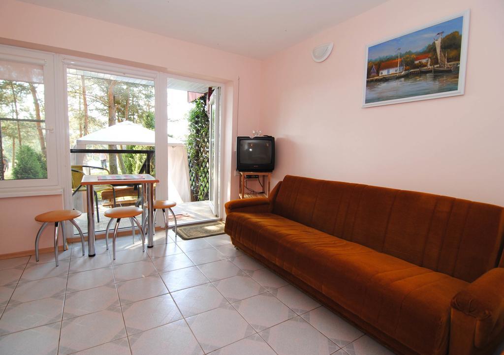 Guesthouse "Nakvyne Pas Zveja" Purvynes Street 니다 외부 사진
