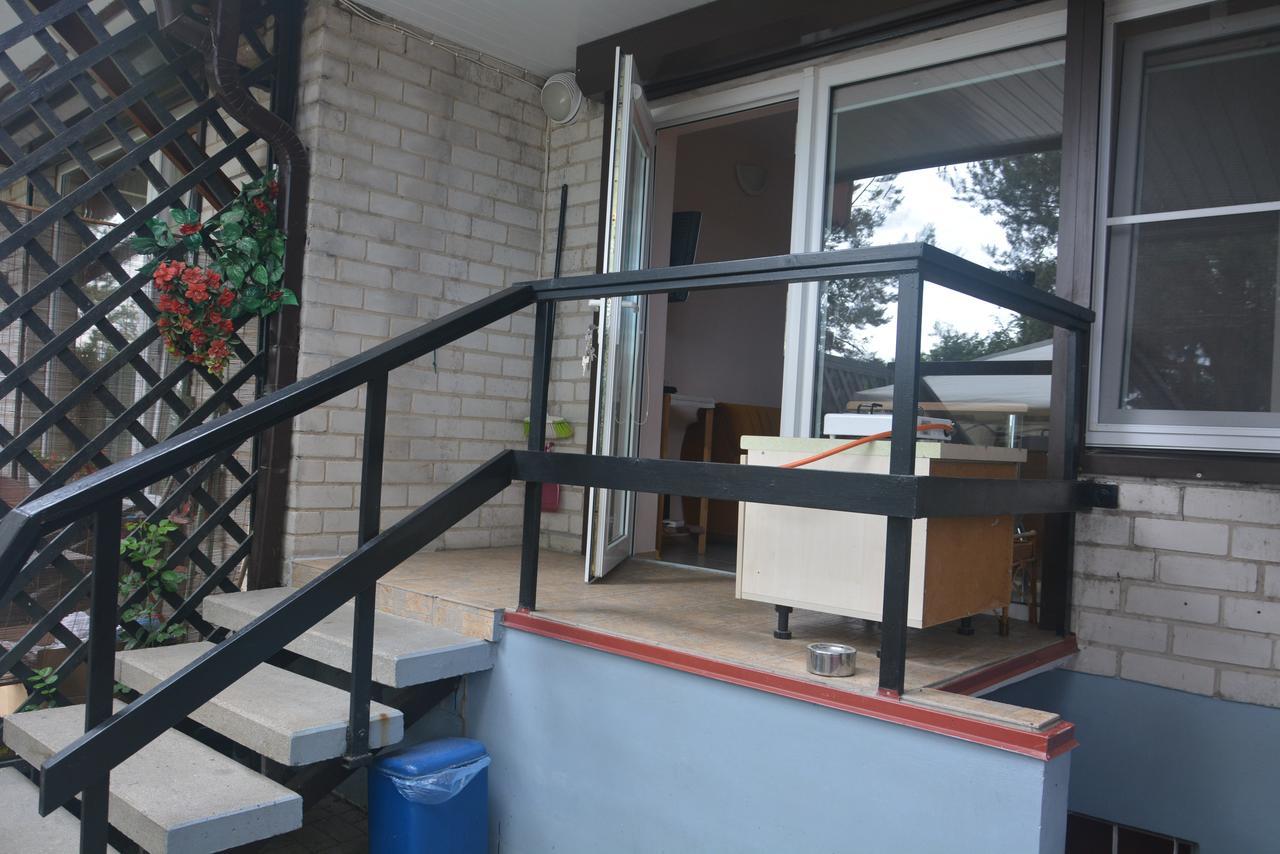 Guesthouse "Nakvyne Pas Zveja" Purvynes Street 니다 외부 사진